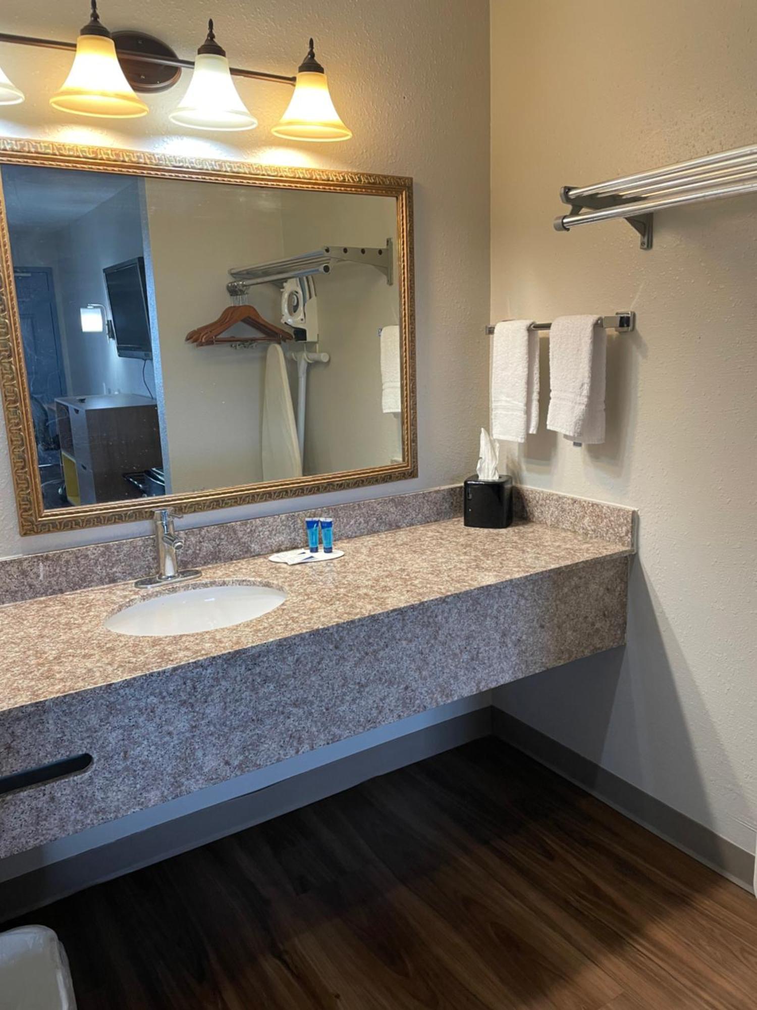 Hotel Days By Wyndham Portland/corpus Christi Portland